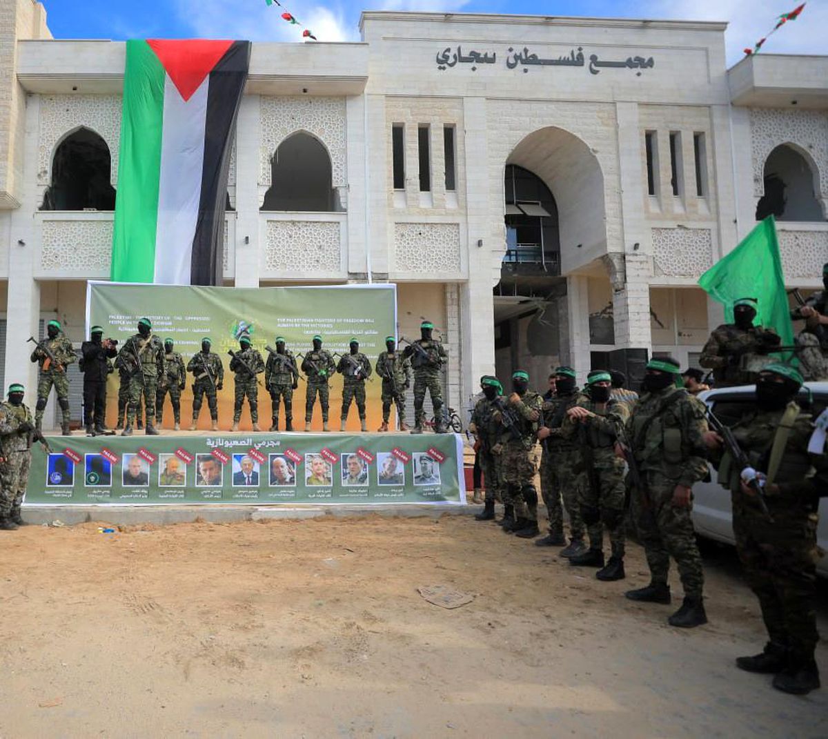 Hamas, 4 İsrailli kadını Kızılhaç\'a teslim etti