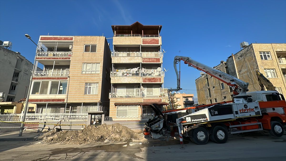 İskenderun\'da İnşaat Kazısı Sebebiyle Bina Tahliye Edildi