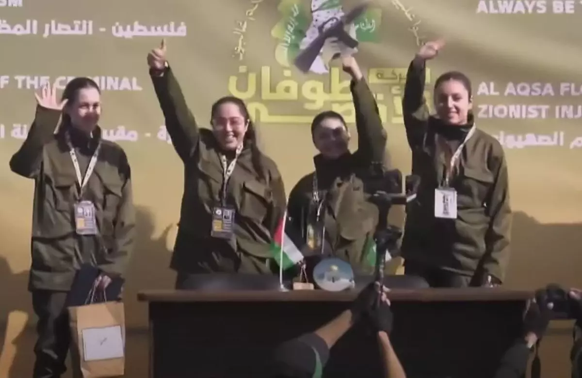 İsrail, Serbest Bırakılan 4 Kadın Askeri Teslim Aldı