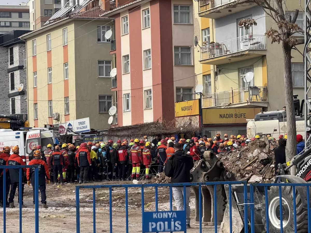 Konya\'da Çöken Binada Eşinin Cansız Bedeni Bulundu