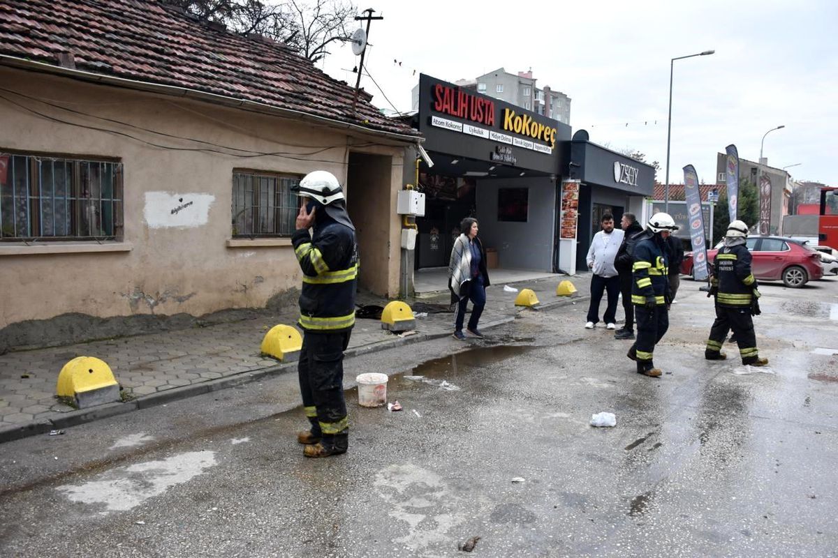 Eskişehir\'de Yangın: Bina Kullanılamaz Hale Geldi