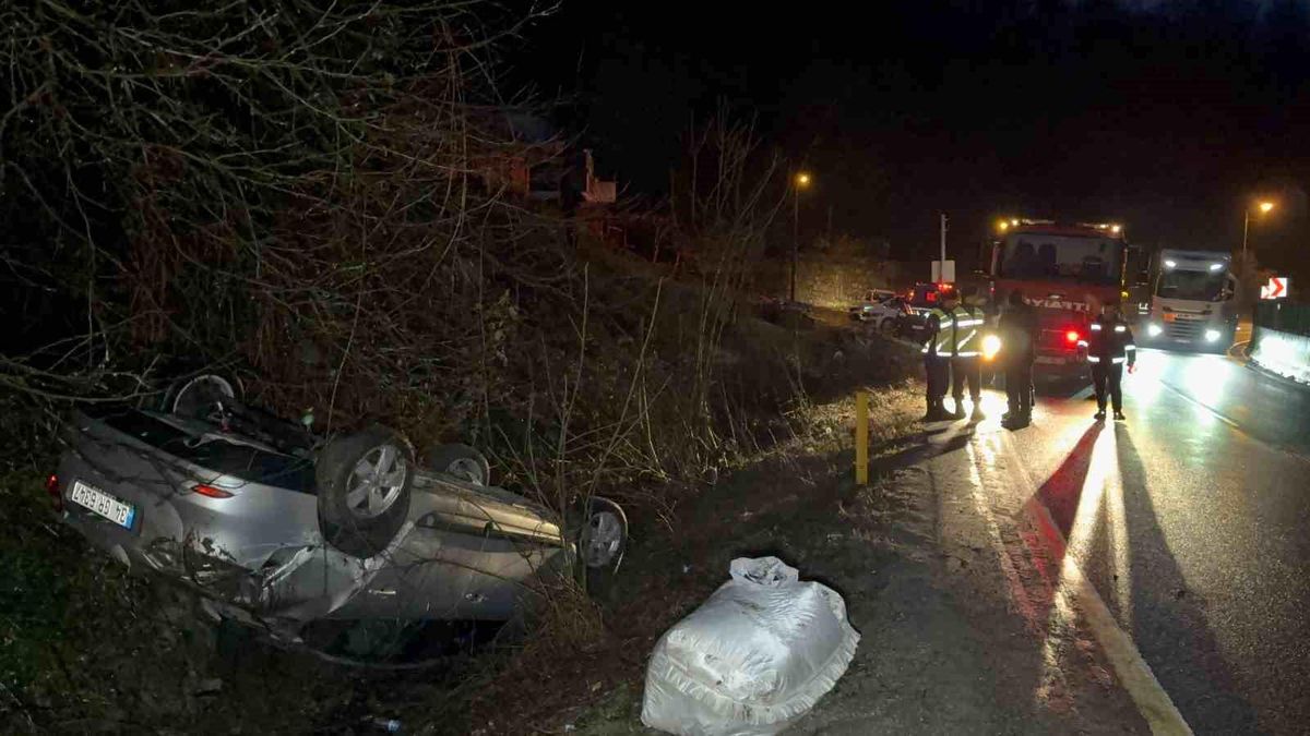 Düzce\'de Takla Atan Araç Kanalda Uçtu, Sürücü Kıl Payı Kurtuldu