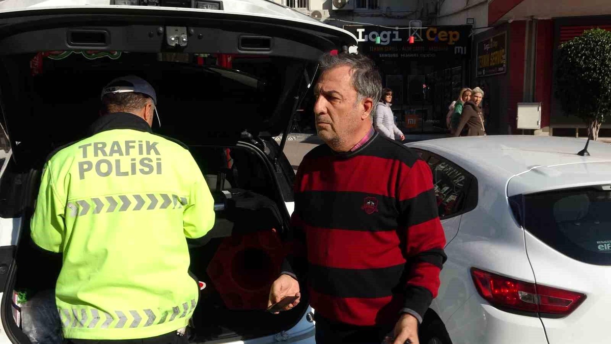 Adana\'da Trafik Denetimi: 21 Sürücüye Ceza