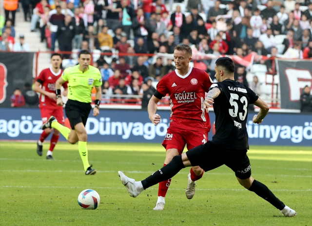 Beşiktaş, Antalyaspor ile deplasmanda 1-1 berabere kaldı