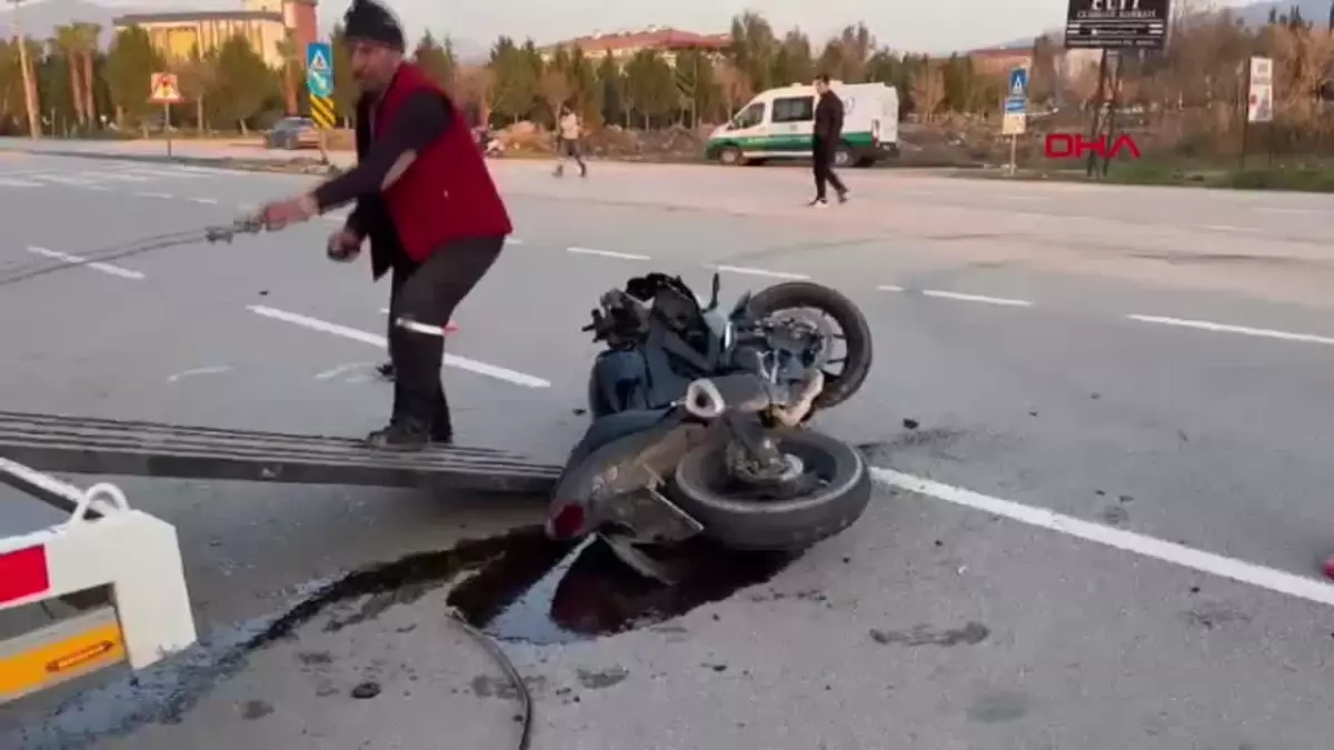 Otomobil ile çarpışan motosiklet sürücüsü hayatını kaybetti