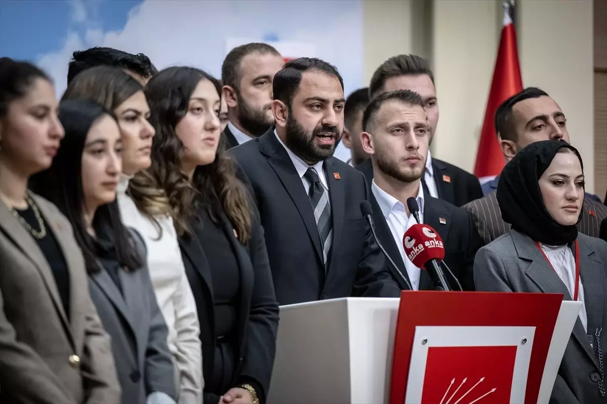 CHP Gençliği Cem Aydın\'a Destek Verdi
