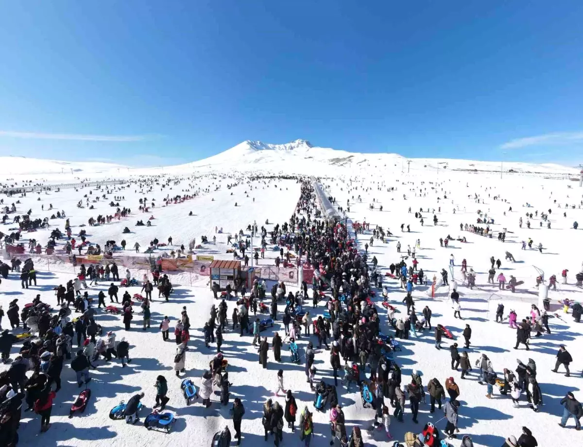 Erciyes Kayak Merkezi\'nde Yoğun İlgi