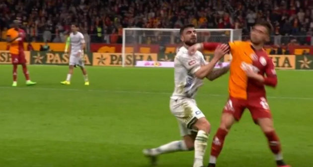 Eski hakemler Galatasaray-Konyaspor maçına damga vuran pozisyonlarda tek görüşte birleşti