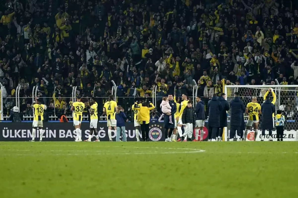 Fenerbahçe, Göztepe\'yi 3-2 ile geçerek 4. galibiyetini aldı