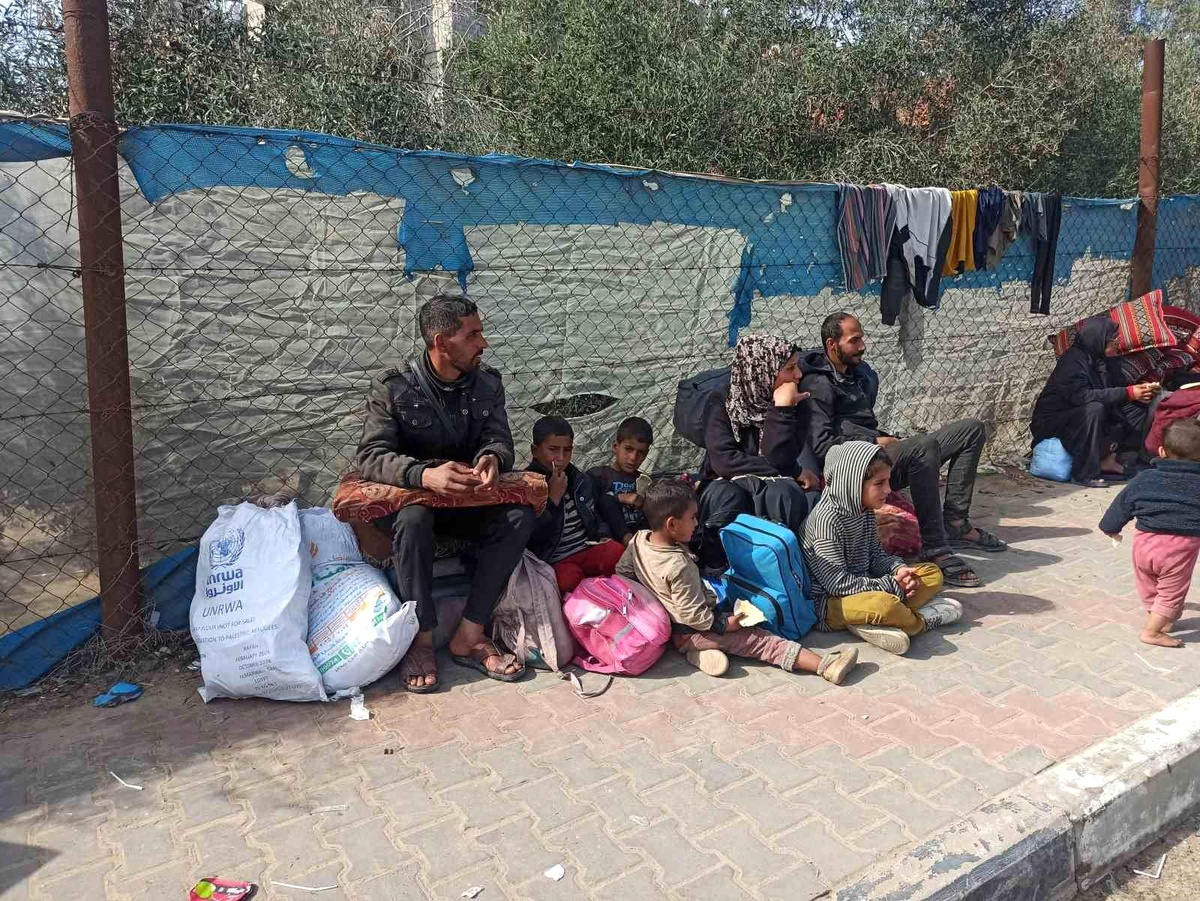 Filistinliler Gazze\'ye Dönüş İçin İzin Bekliyor