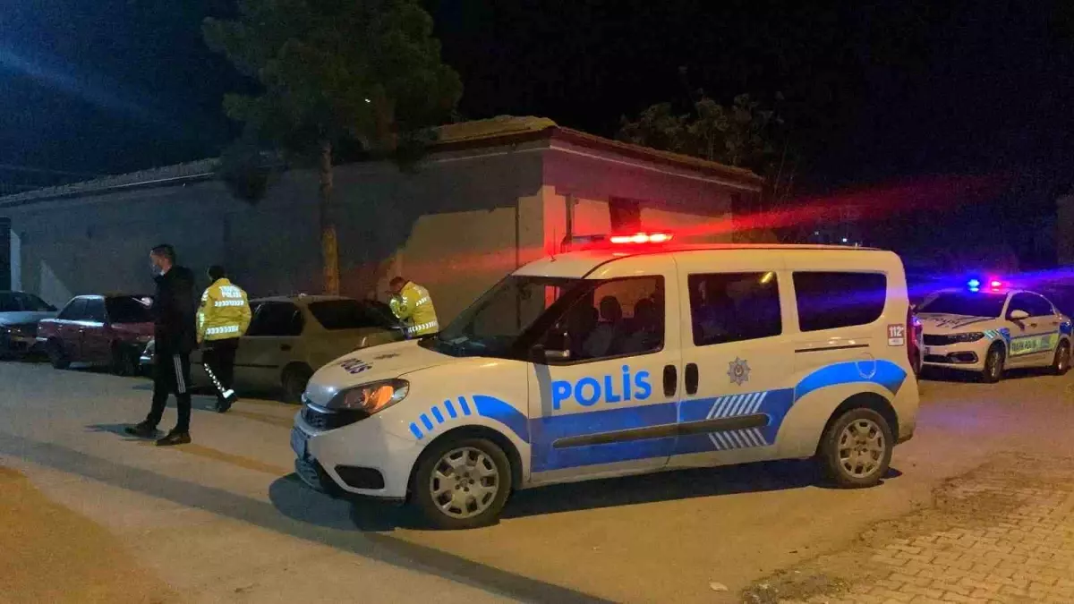 Karaman\'da Polis Kazadan Kıl Payı Kurtuldu