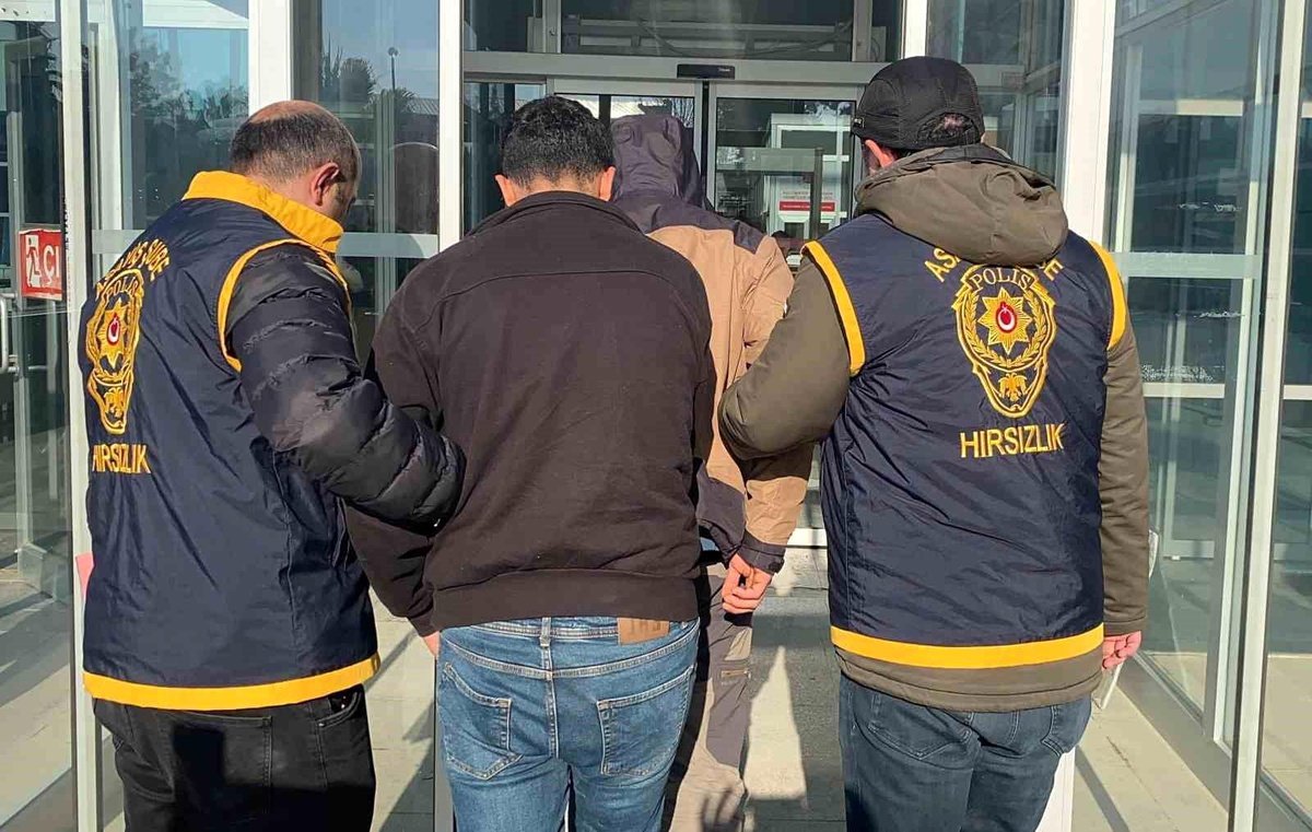 Adıyaman\'da Okul Servisinden Klima Hırsızlığı