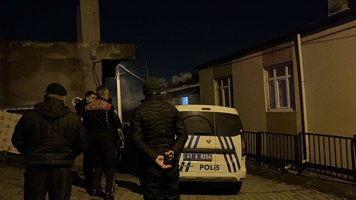 Kocaeli\'de Komşular Arasında Sopalı Kavga: 6 Yaralı