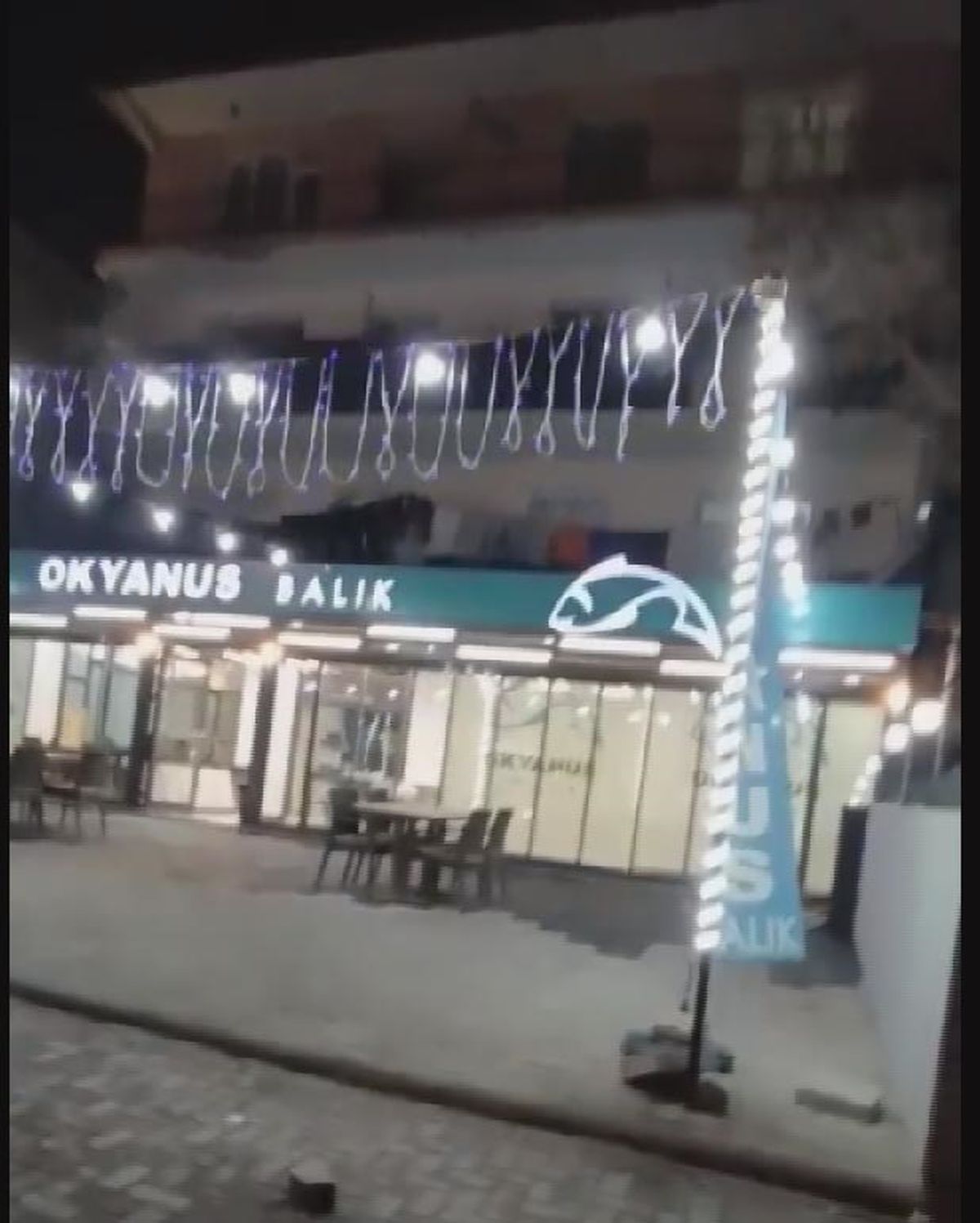Konya\'da 4 katlı bina çökmeden önce zemindeki restoranda fayanslar düşmeye başlamış