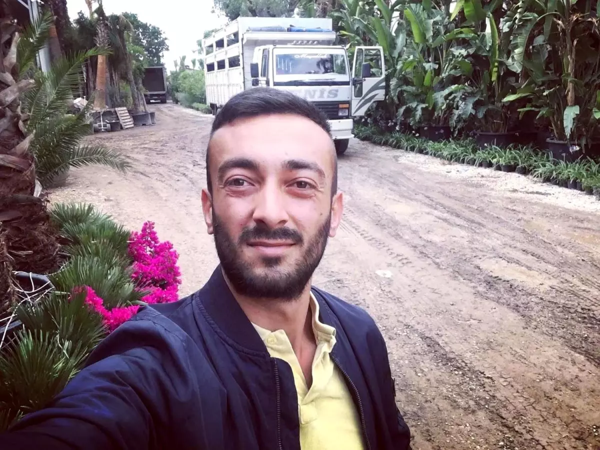 Kula\'da Bıçaklı Kavga: 1 Ölü, 1 Yaralı