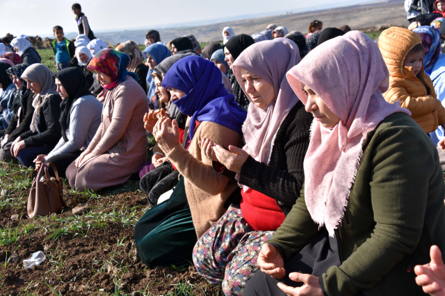 Kurbanlar kesildi, dualar edildi! Çiftçiler yağmur duasına çıktı