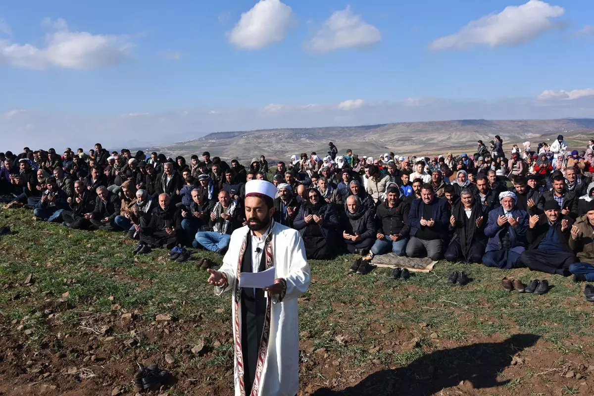 Kurbanlar kesildi, dualar edildi! Çiftçiler yağmur duasına çıktı