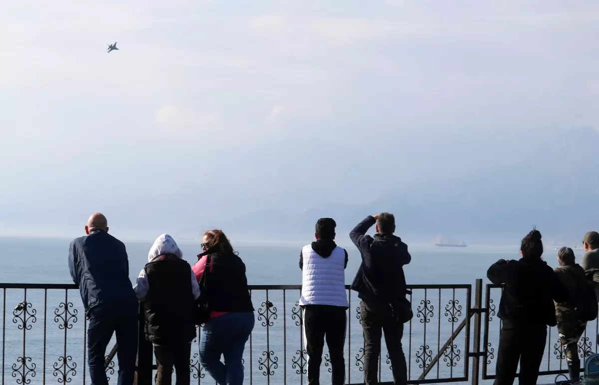 SOLOTÜRK Antalya Semalarında Gösteri Uçuşlarına Devam Ediyor