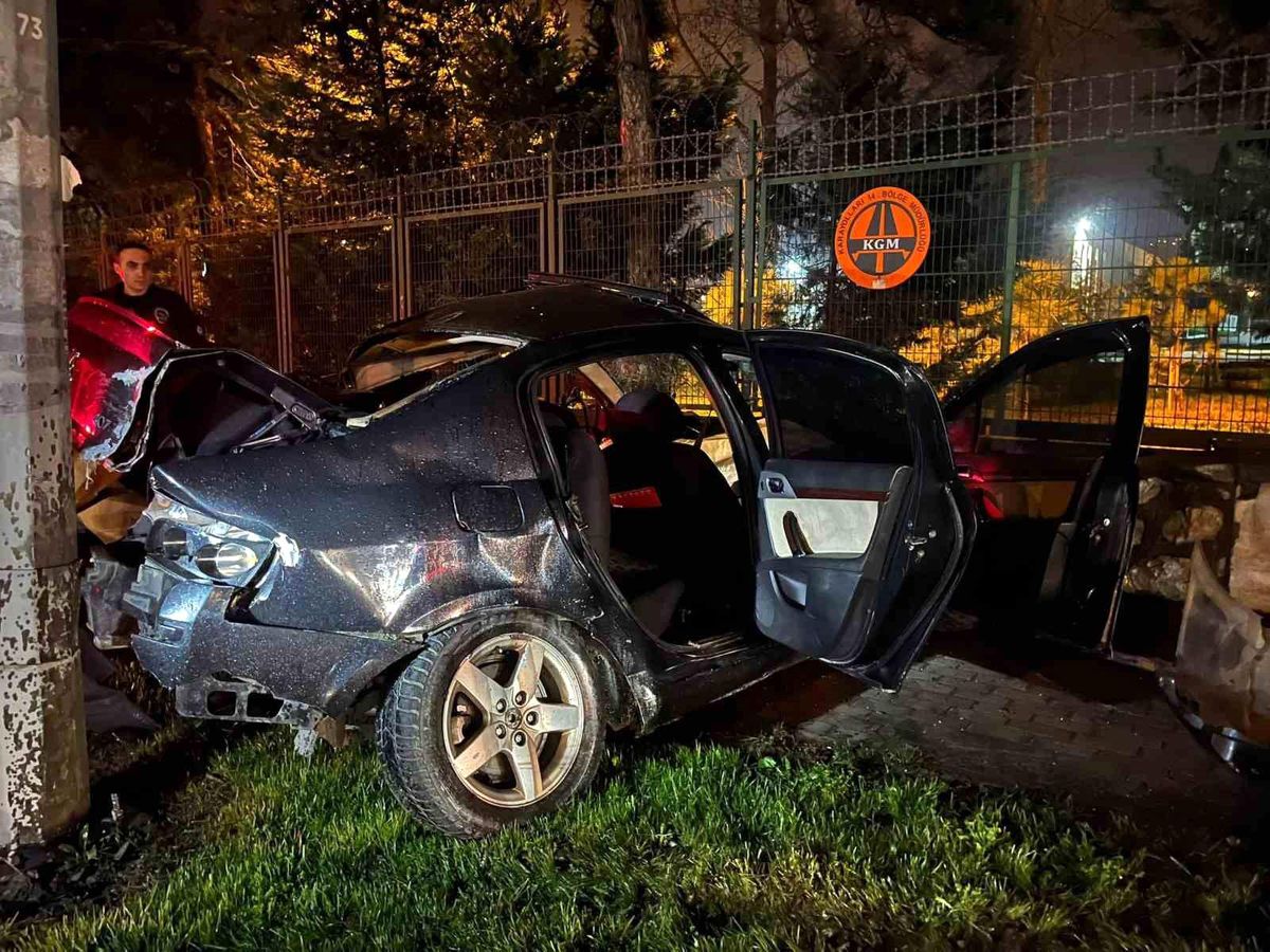 Bursa\'da Trafik Kazası: 2 Yaralı