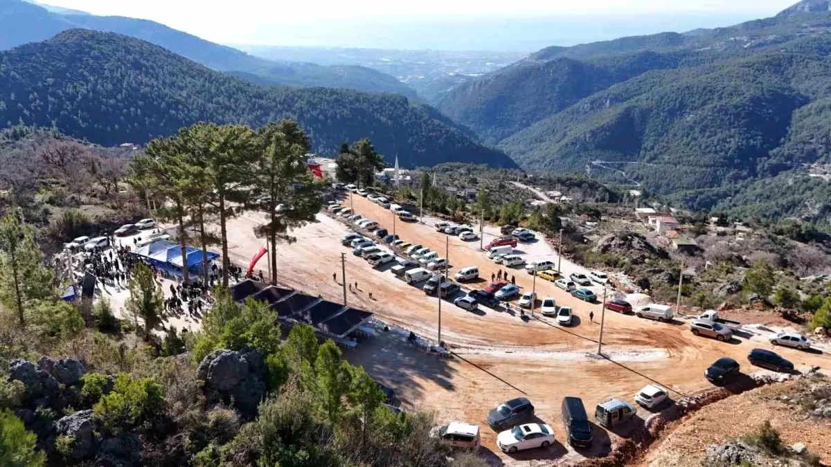 Alanya Belediye Başkanı Özçelik\'ten Bademağacı Mahallesi\'nde Halk Buluşması