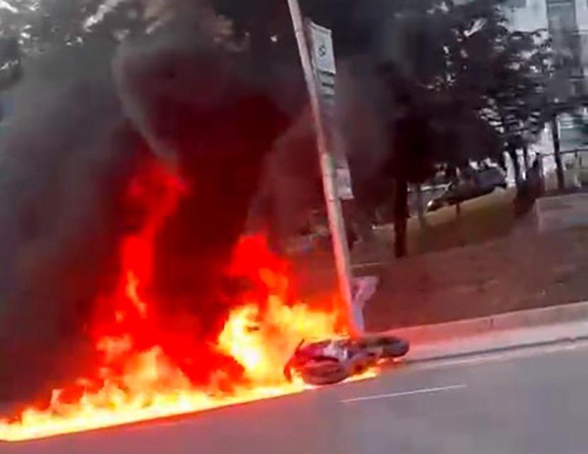 Ankara\'da Motosiklet Alev Aldı
