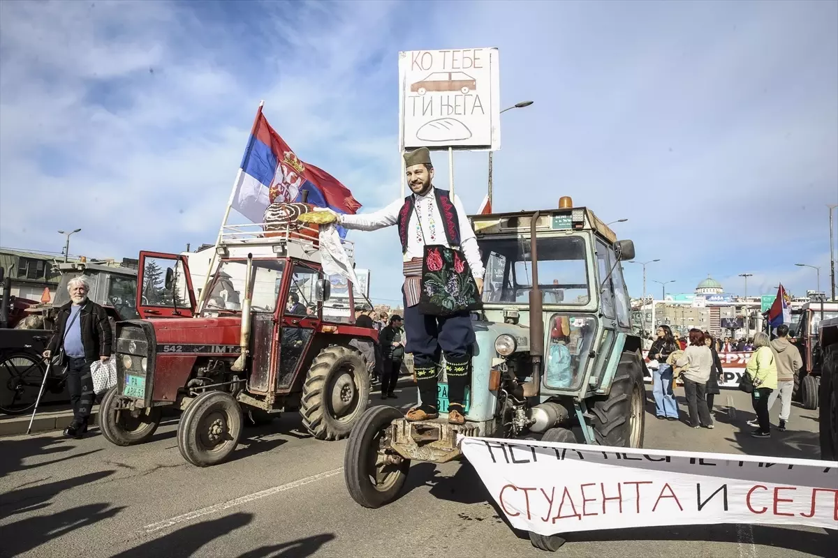 Novi Sad\'daki Tren Kazası Protesto Ediliyor