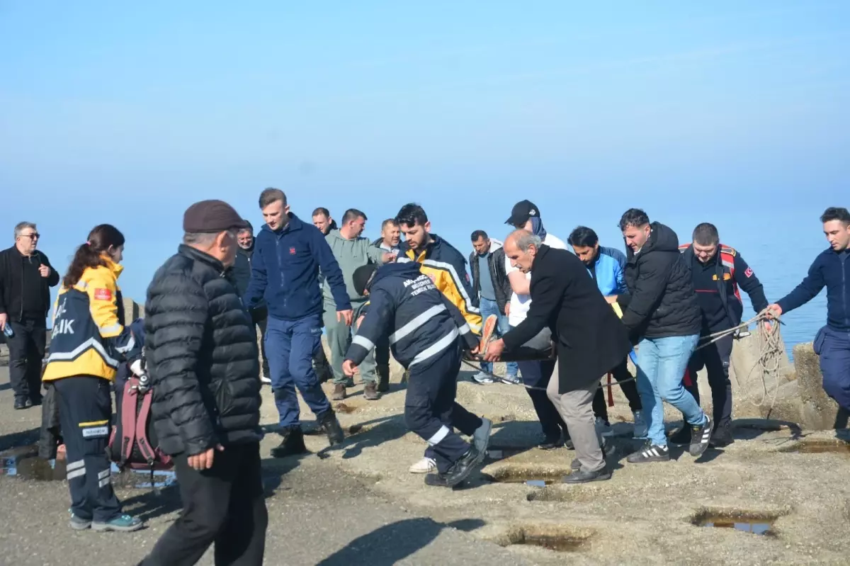 Balık Tutarken Kayalıklara Düşen Adam Ağır Yaralandı