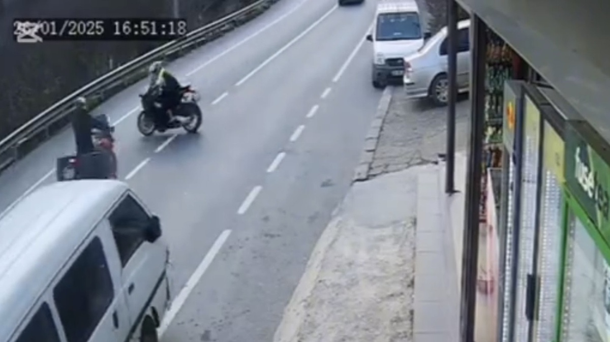 Beykoz\'da Motosiklet Kazası: İki Sürücü Hafif Yaralandı