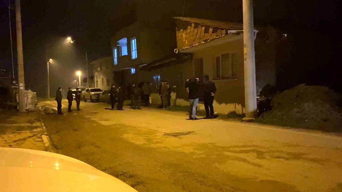 İnegöl\'de Kundaklama Şüphelisi Evinin Penceresinde
