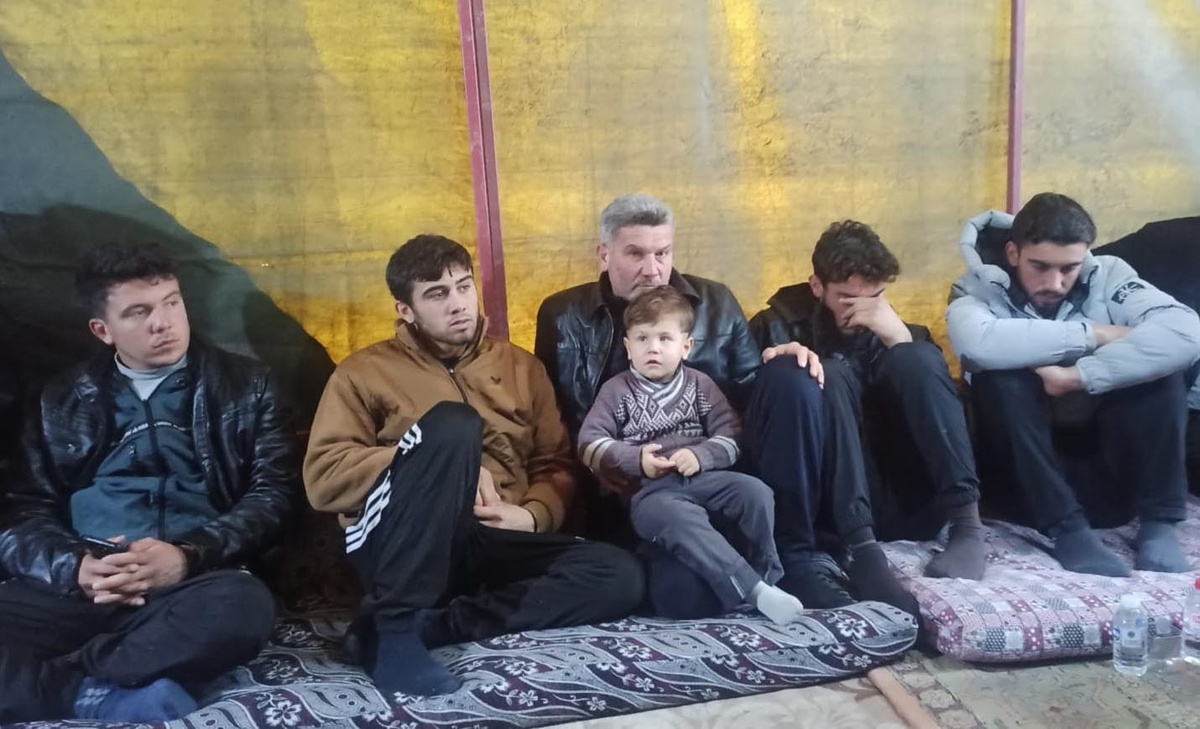 Konya\'da Bina Çöktü: 3 Kişi Kurtarıldı, 2 Kişinin Cansız Bedeni Bulundu
