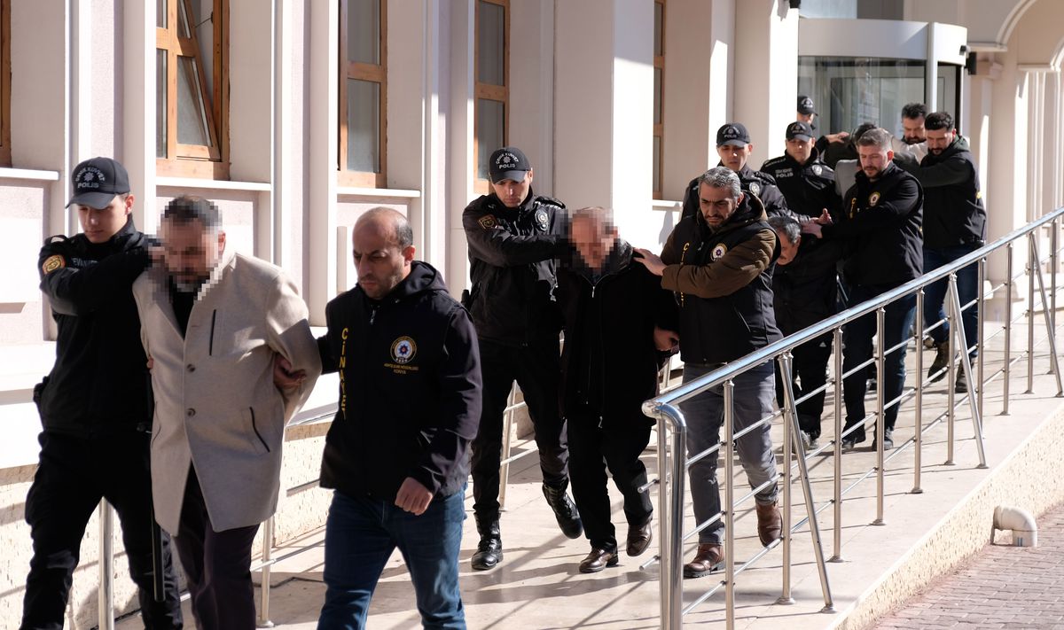 Taşoluk Apartmanı\'nın Çökmesiyle İlgili 6 Şüpheli Adliyeye Sevk Edildi
