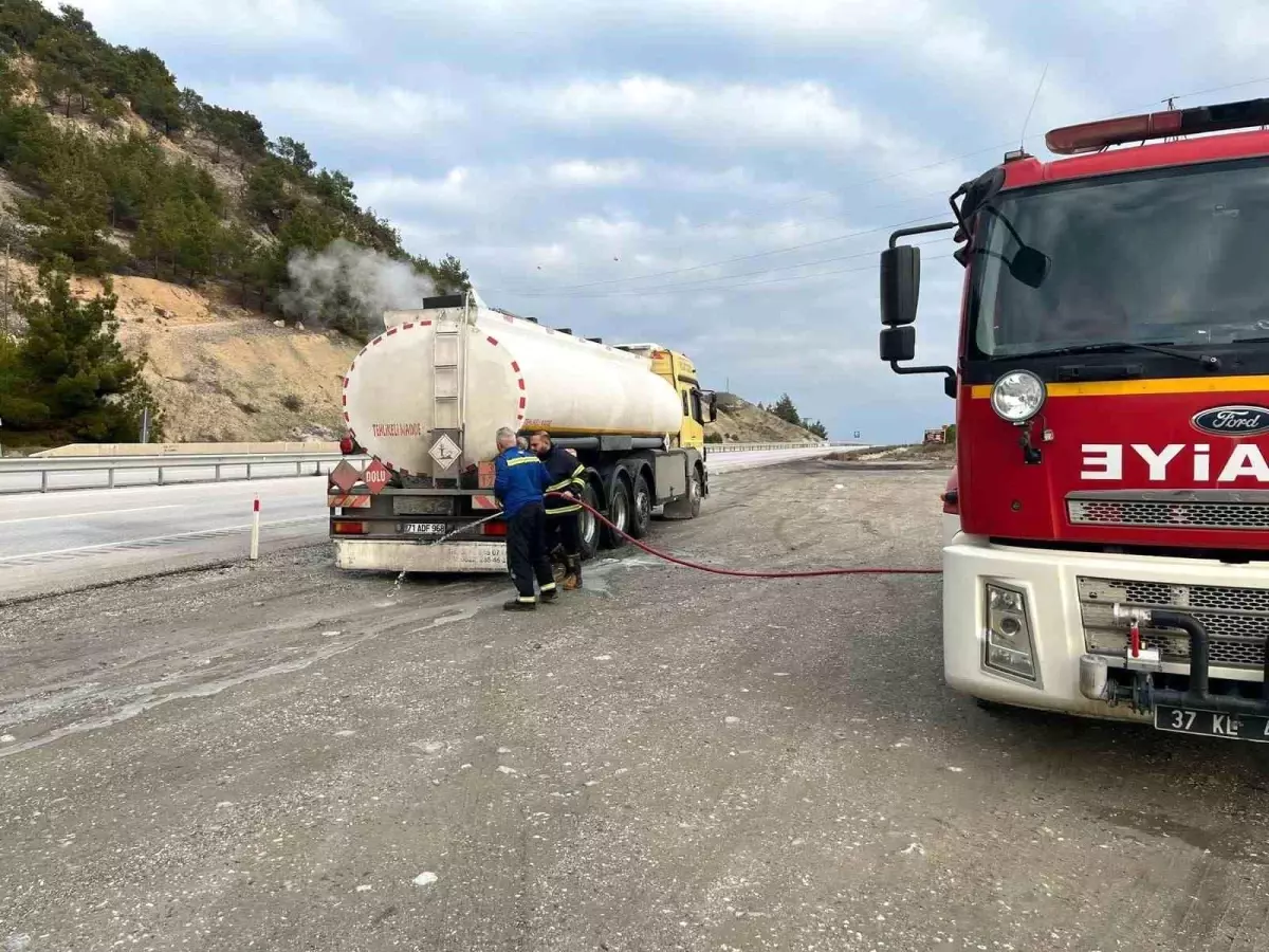 Tosya\'da Tanker Yangını Kısa Sürede Söndürüldü