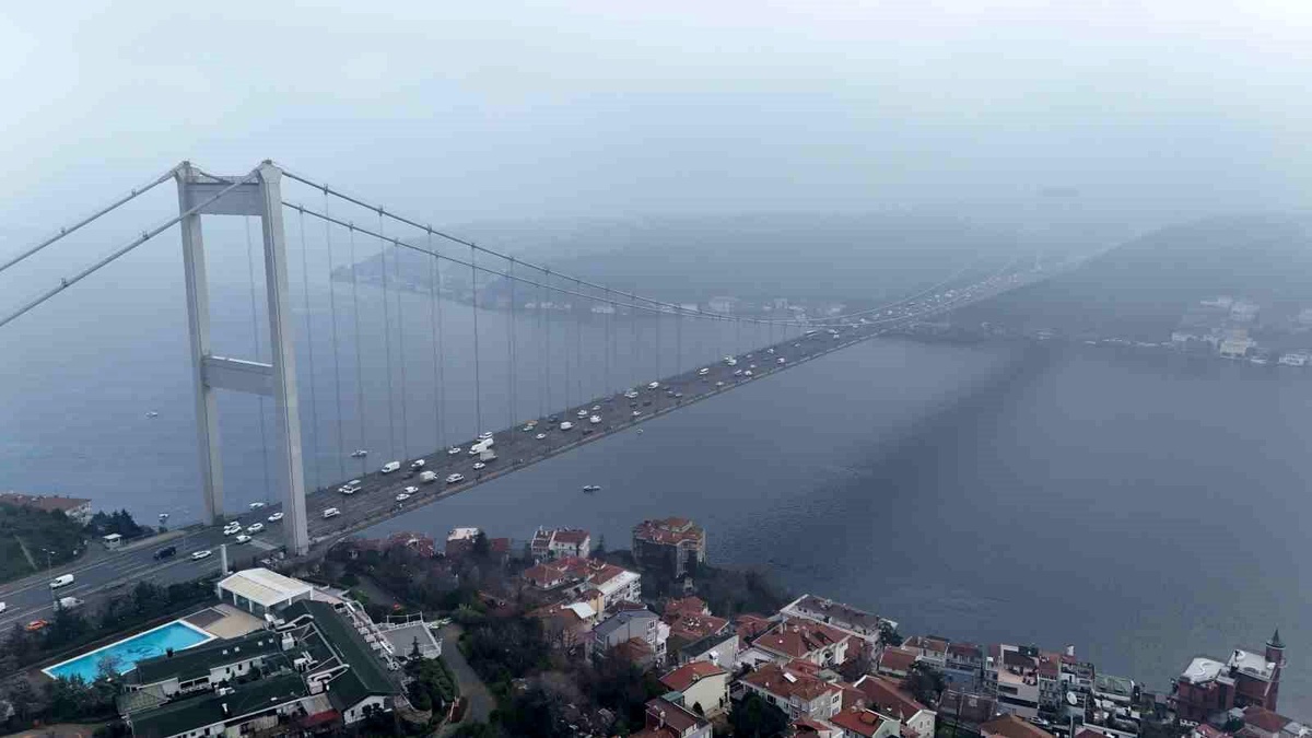 İstanbul\'da Sis Etkisini Sürdürüyor