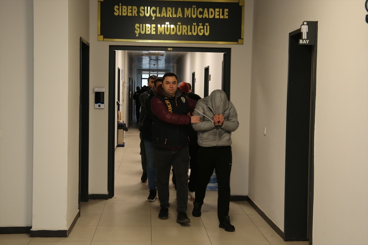 Kocaeli\'de Dolandırıcılık Operasyonu