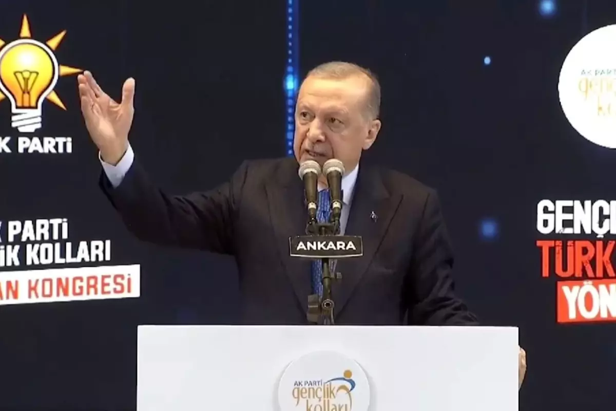 Kongrede Cumhurbaşkanı Erdoğan\'ı mest eden pankart: Şunu ger biraz