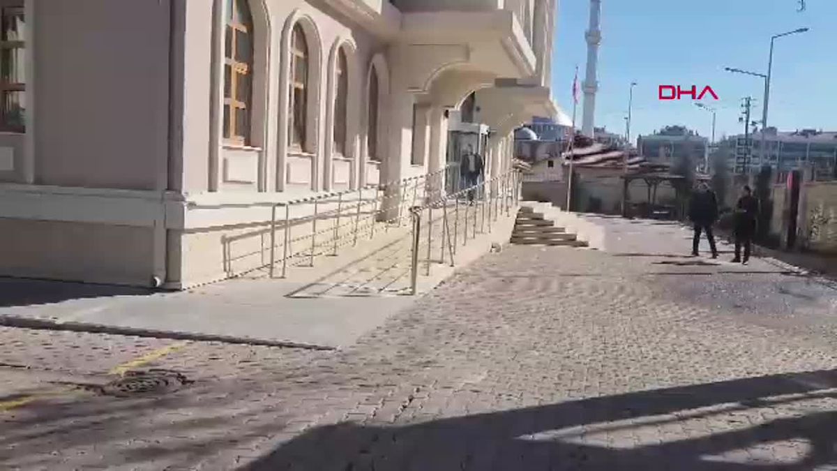 KONYA\'da 4 katlı binanın yıkılmasına ilişkin gözaltına alınan 6 kişi adliyeye sevk edildi