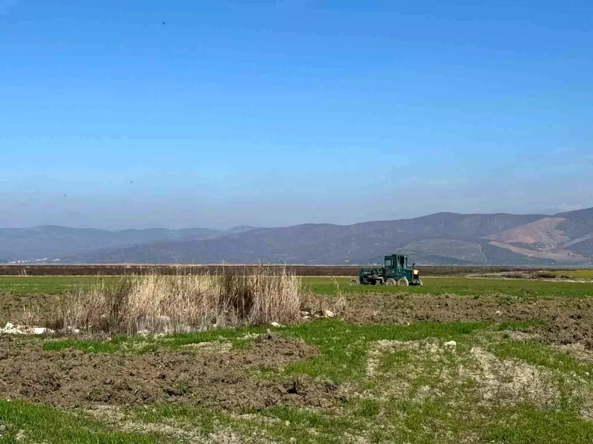 Kuruyan Marmara Gölü\'ndeki İşgallere Jandarma Müdahalesi