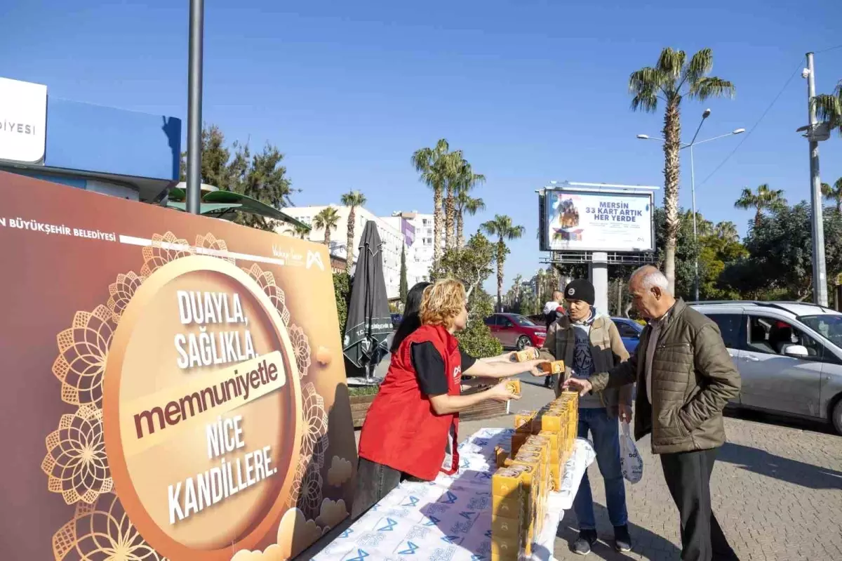 Mersin\'de Miraç Kandili Kutlaması: 15 Bin Kandil Simidi Dağıtıldı