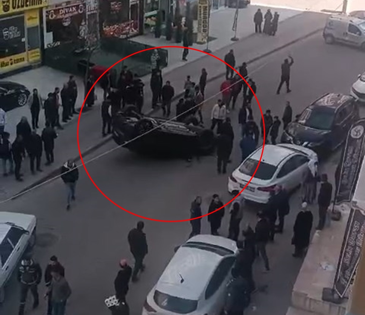 Siirt\'te otomobil takla attı, sürücü yara almadan kurtuldu