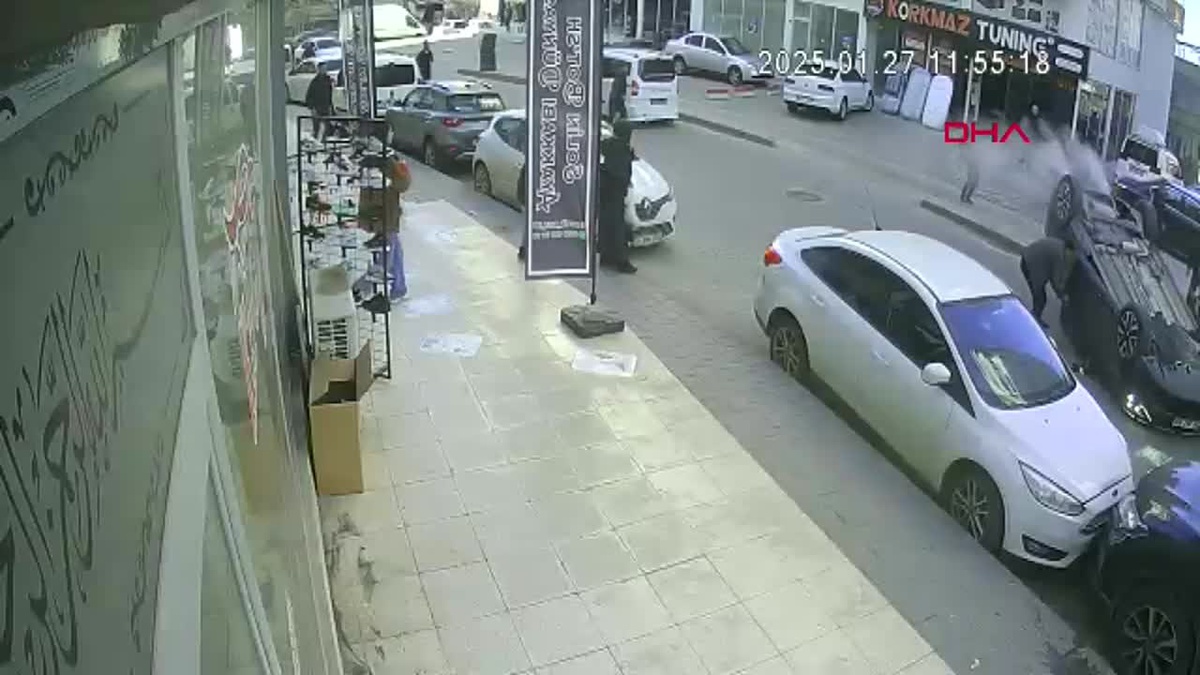Siirt\'te Takla Atan Otomobilin Kaza Anı Güvenlik Kamerasında
