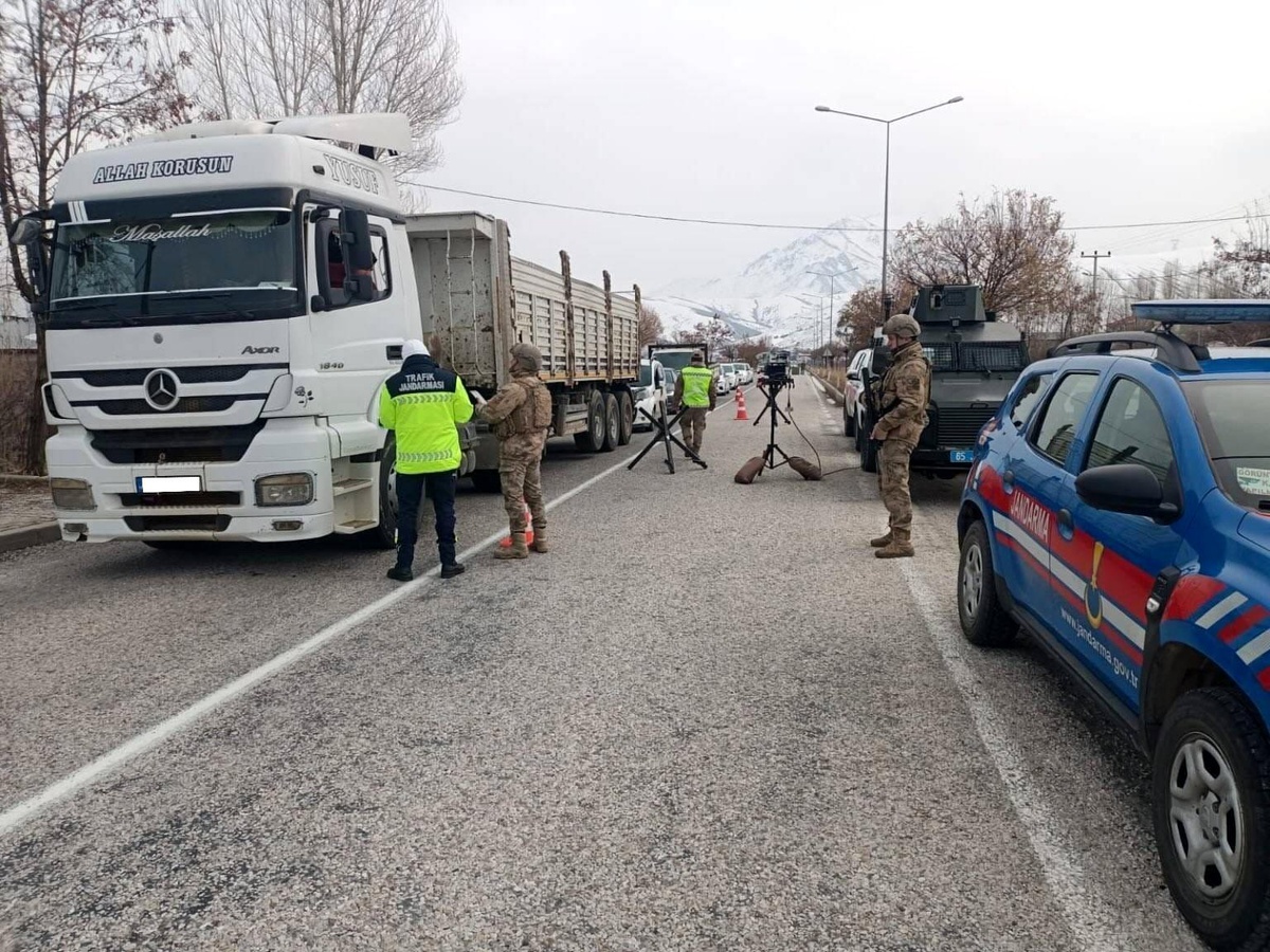 Van\'da 16 Tutuklama: Jandarmadan Büyük Operasyon
