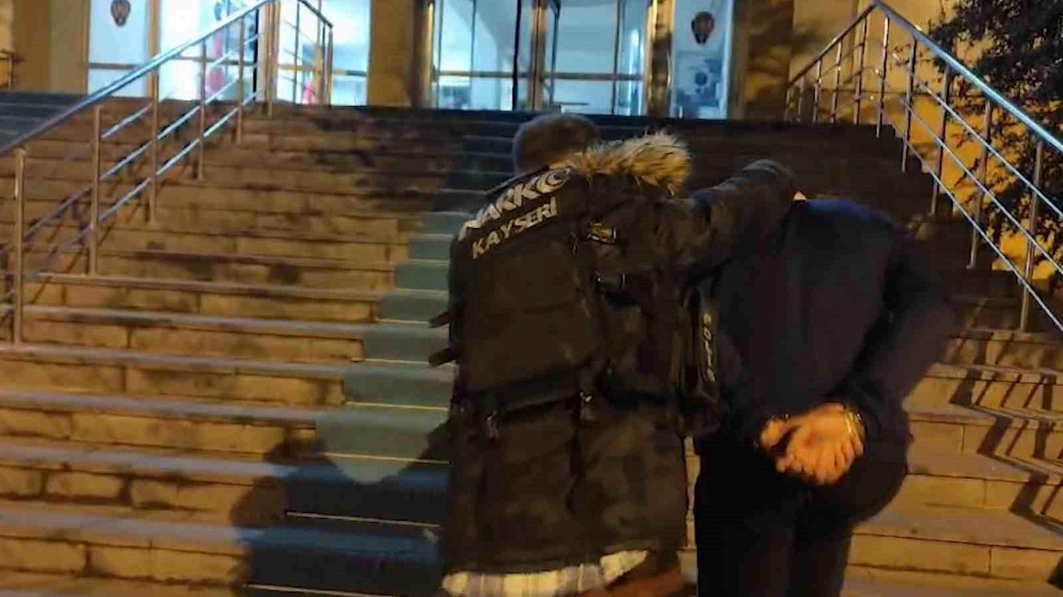 Kayseri\'de Uyuşturucu Tacirleri Yakalandı