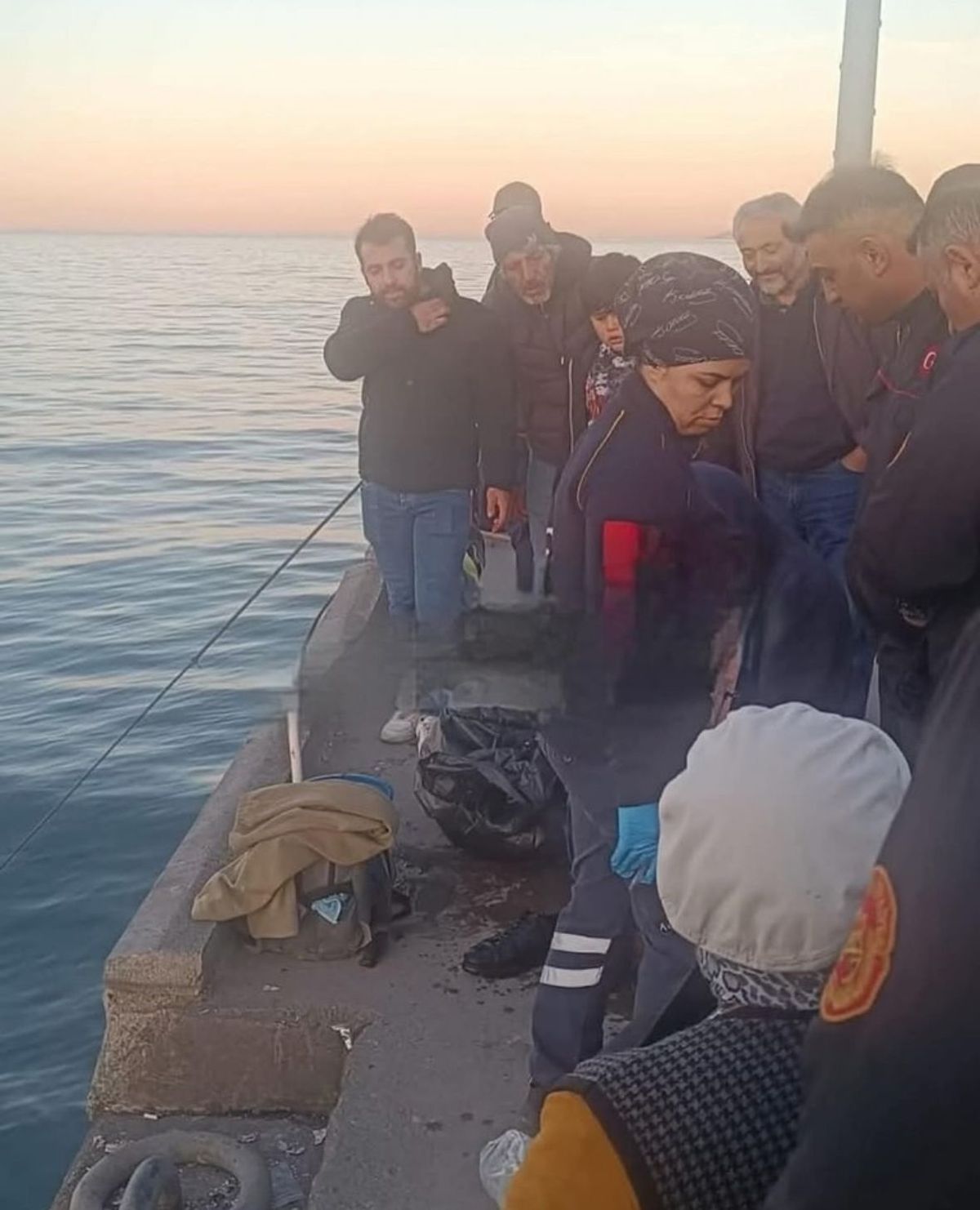 Balık Tutarken İskeleden Düşen Amatör Balıkçı Kurtarıldı