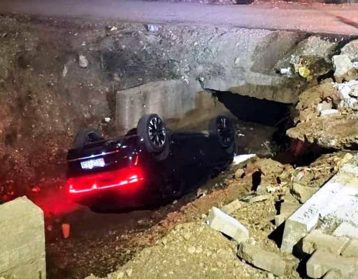 Batman\'da Otomobil Su Kanalına Uçtu