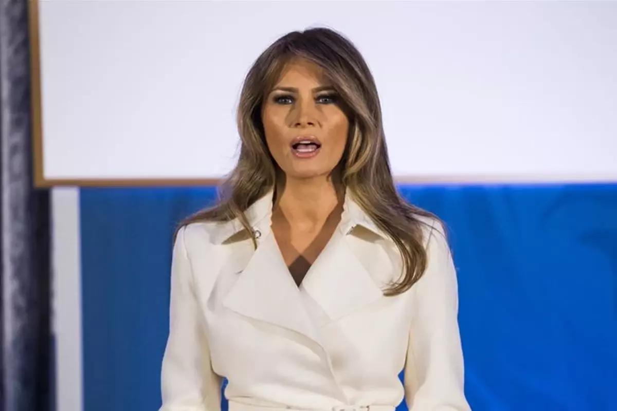 ABD, Melania Trump\'ın pozunu konuşuyor