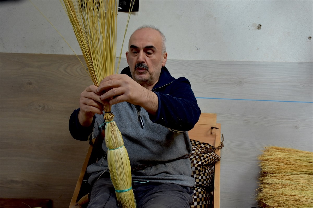 Trabzon\'un Son Ot Süpürge Ustası