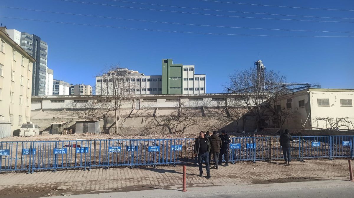 Konya\'da Çöken Bina: Suriye Uyruklu Aileler Mağdur Durumda