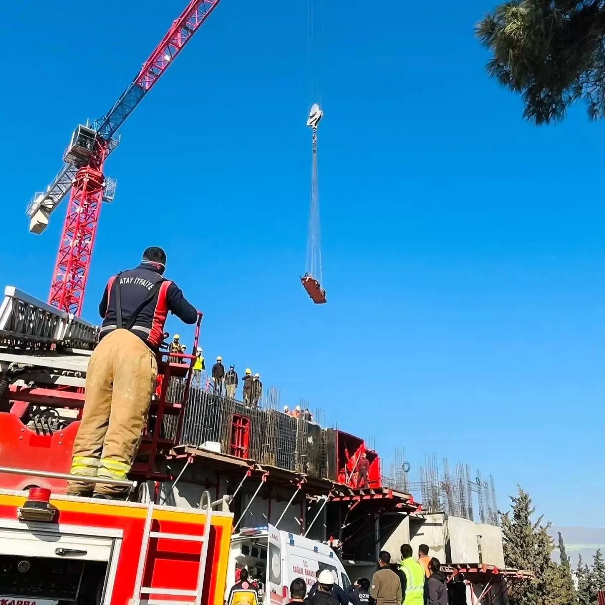 Hatay\'da İnşaat İşçisi Kat Boşluğuna Düştü