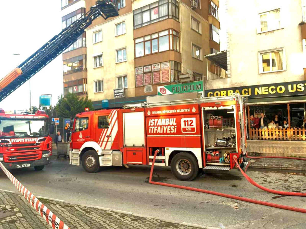 Kartal\'da 6 Katlı Binada Yangın