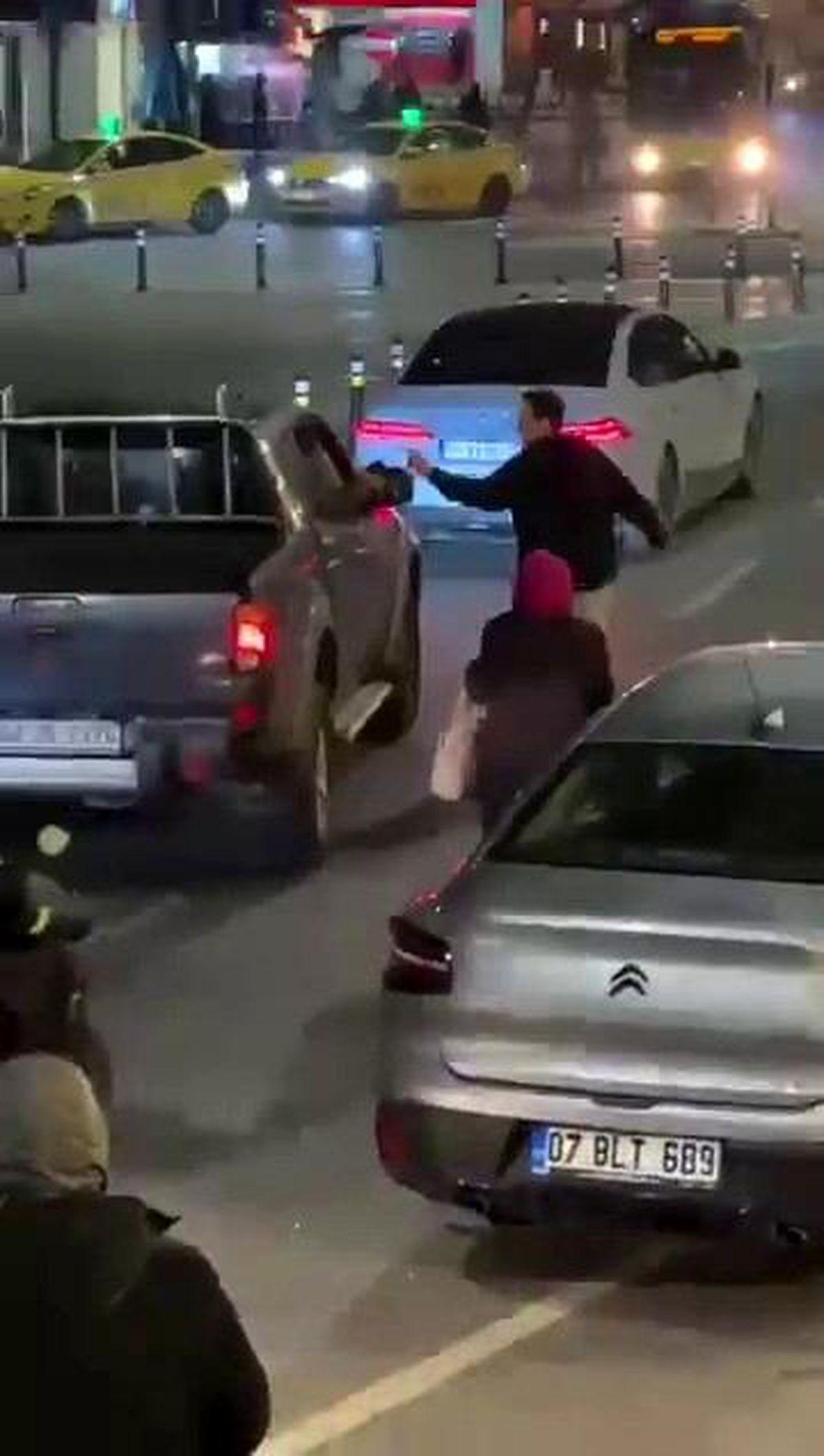 Kartal\'da Yol Verme Tartışması